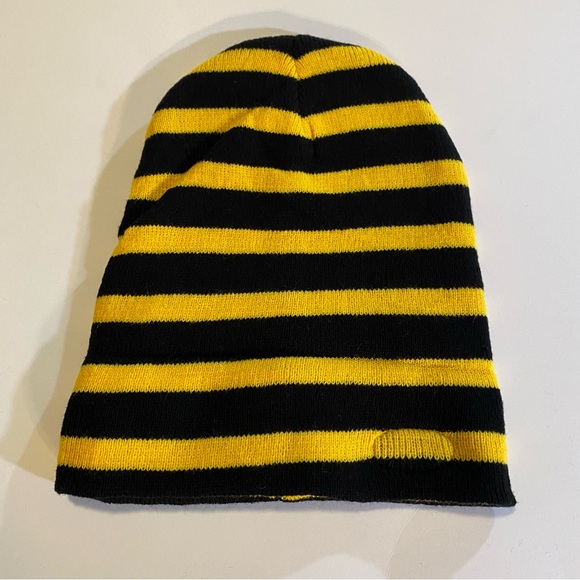 Striped beanie, by Petals and Peacocks, NWOT, 8” cuffed, 8 1/2” wide. Acrylic - Picture 2 of 6